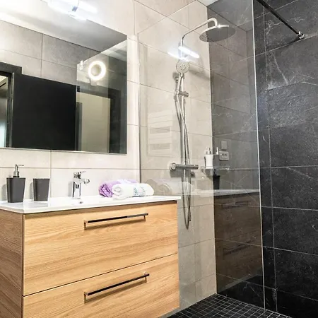 Dans Un écrin De Verdure, 4 étoiles, Calme, Neuf, Idéalement Situé, Avec Jardin Privatif, Strasbourg Sud Appartement *